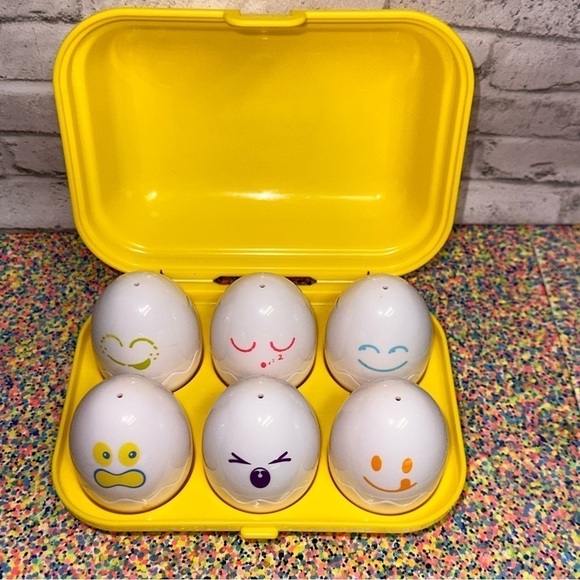 Tomy Hide N Squeak Eggs 1993 Kids Learning Matching Colors Sounds Toy Sensory - Picture 2 of 11